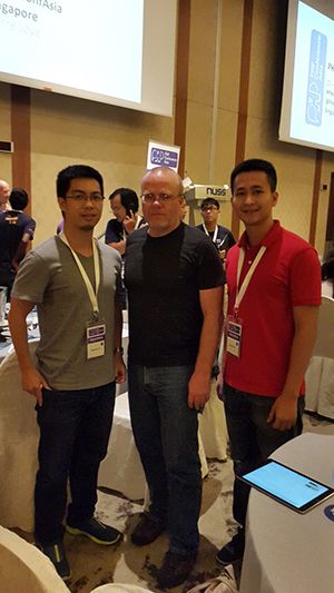 Chụp với Rasmus Lerdorf, cha đẻ của PHP tại hội thảo PHPConf Asia, Singapore